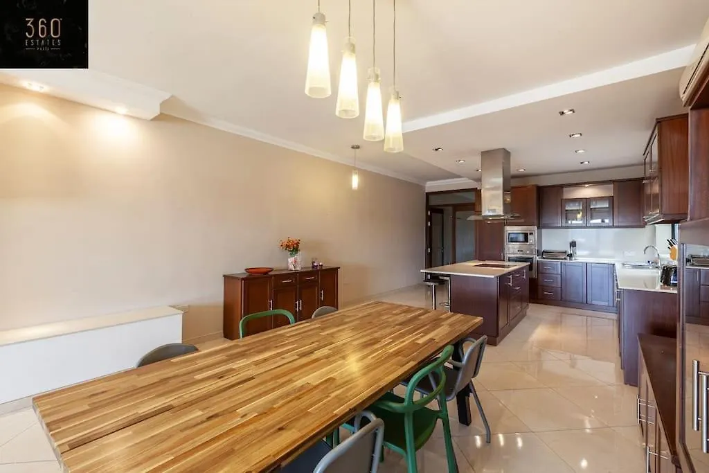 Luxury Apt With Hot Tub & Bbq With Valletta Views By 360 Estates Sliema 0*,  Malta