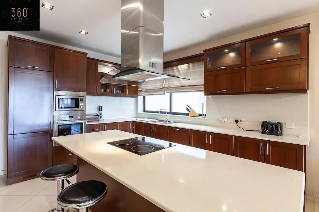 Luxury Apt With Hot Tub & Bbq With Valletta Views By 360 Estates Sliema Malta